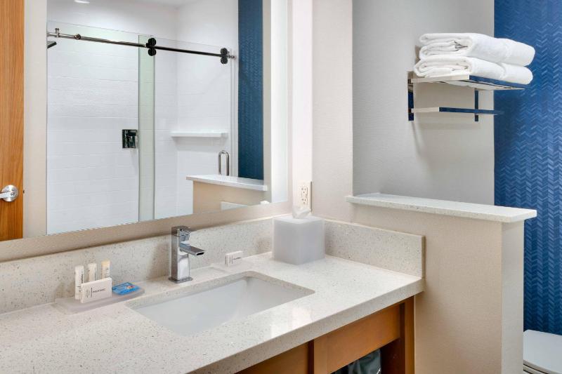 Fairfield Inn & Suites by Marriott Rockport - image 8