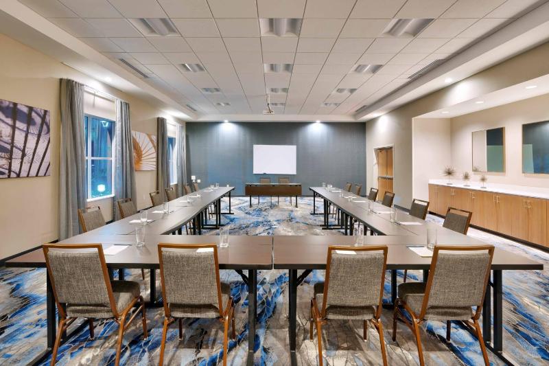 Fairfield Inn & Suites by Marriott Rockport - image 27