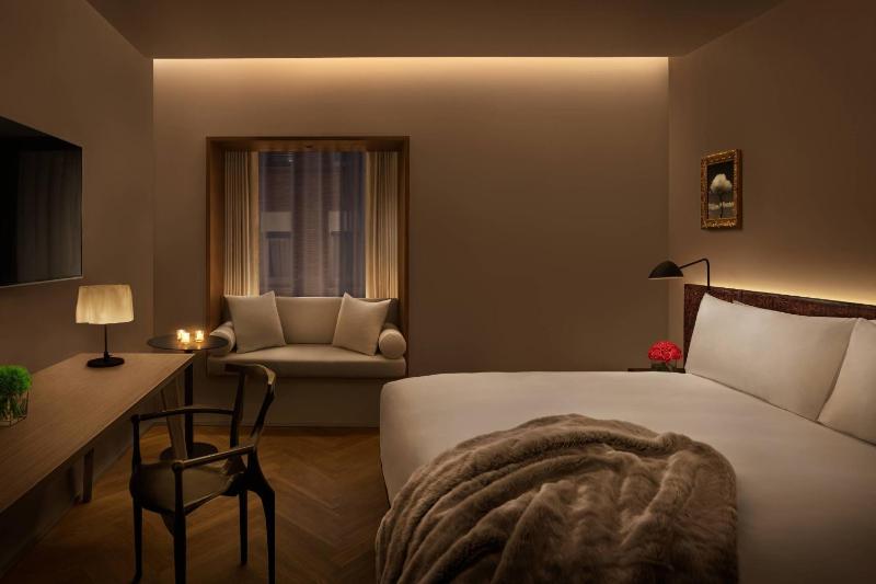 Deluxe Room, 1 King image 4