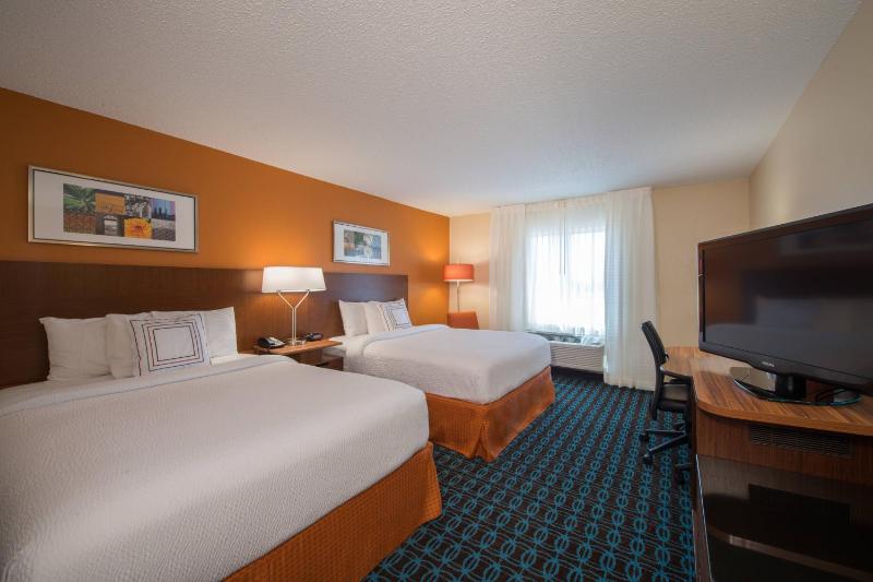 Queen Room with Two Queen Beds and Adapted Tub - Mobility and Hearing Accessible image 1