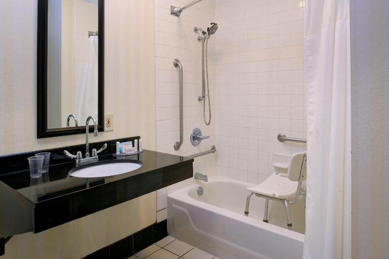 Deluxe Queen Room with Two Queen Beds image 2