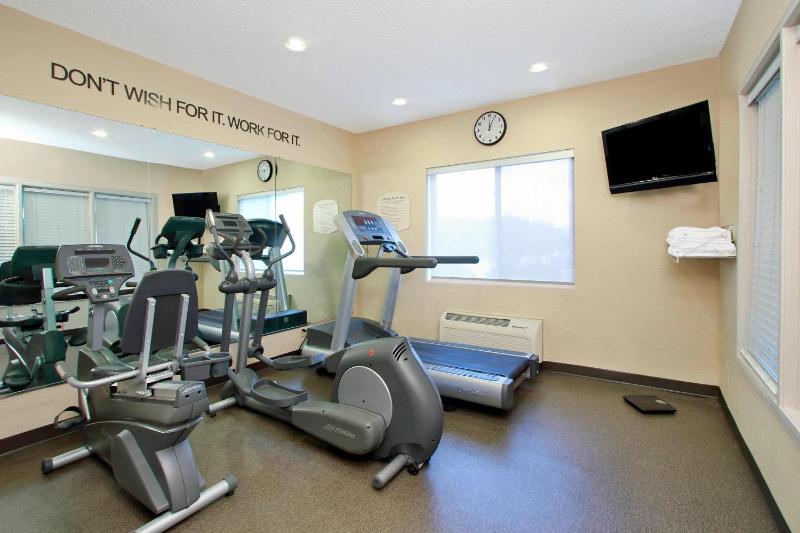 Fairfield Inn & Suites by Marriott Colorado Springs South - image 3