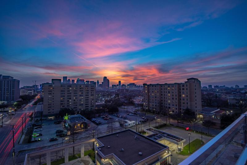 Element by Marriott Dallas Downtown East - image 45
