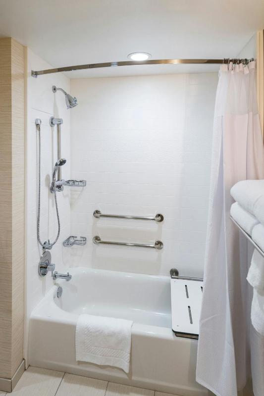 Queen Room with Two Queen Beds - Hearing Accessible image 2