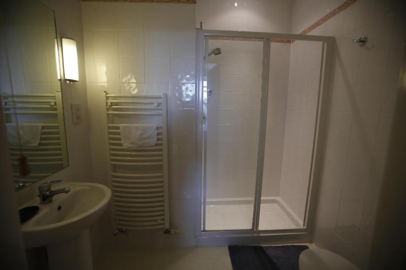 Triple Room with Garden View image 3