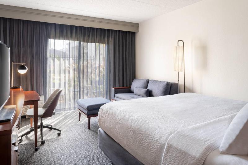 Courtyard by Marriott Tampa Westshore/Airport - image 5