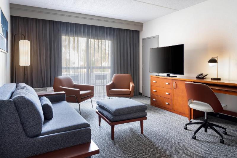 Courtyard by Marriott Tampa Westshore/Airport - image 12