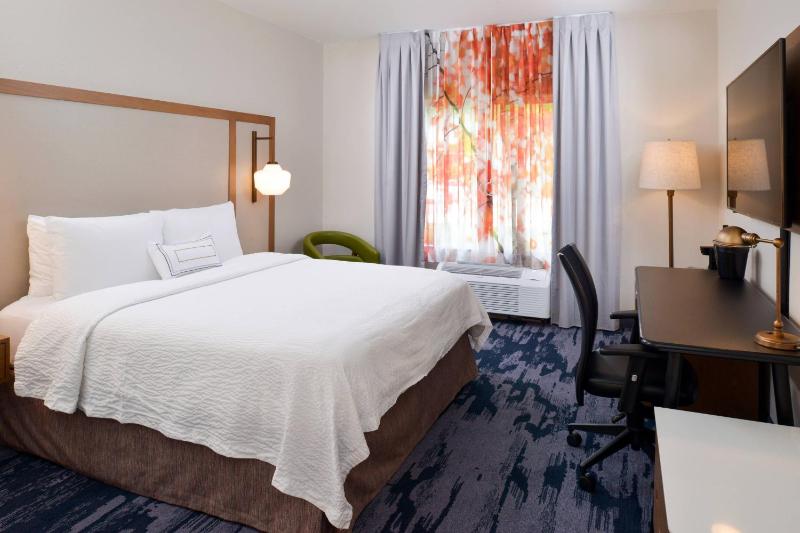King Room with Roll-in Shower - Mobility and Hearing Accessible image 3