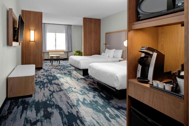 Deluxe Queen Room with 2 Queen Beds and Sofa Bed image 1