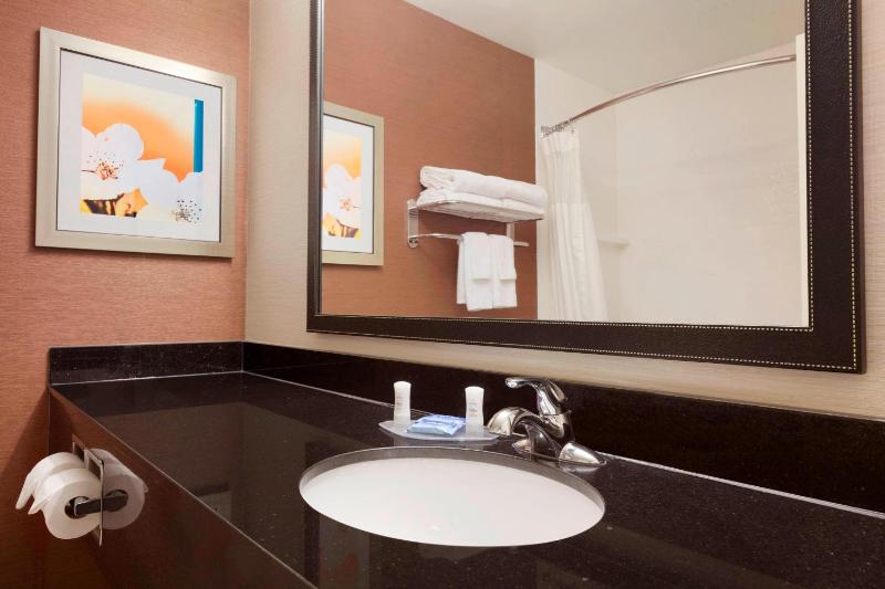 Queen Room image 3