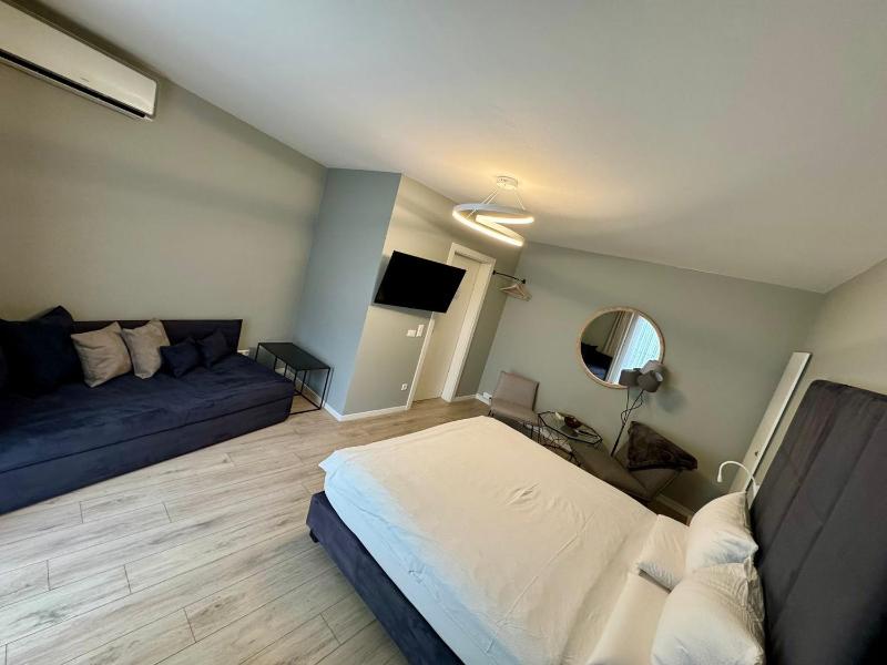 Deluxe Suite with Extra-Bed image 2