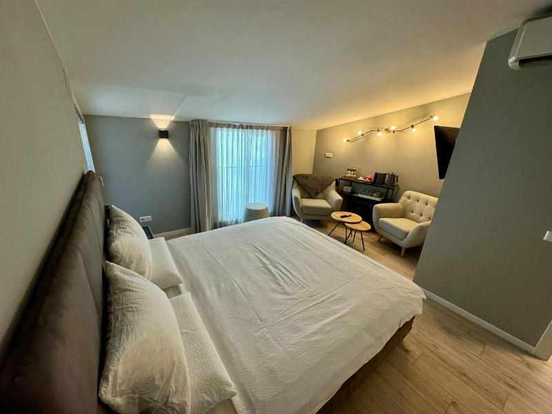 Suite with Balcony image 4