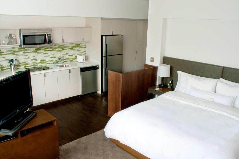 King Room with Roll-in Shower - Mobility and Hearing Accessible image 2
