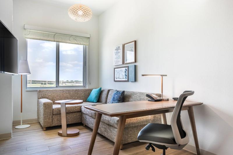 1 Bedroom Suite, 1 King, Sofa bed image 3