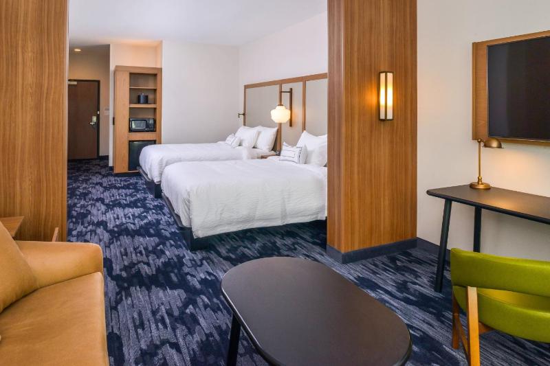 Suite, 2 Queen, Sofa bed image 2