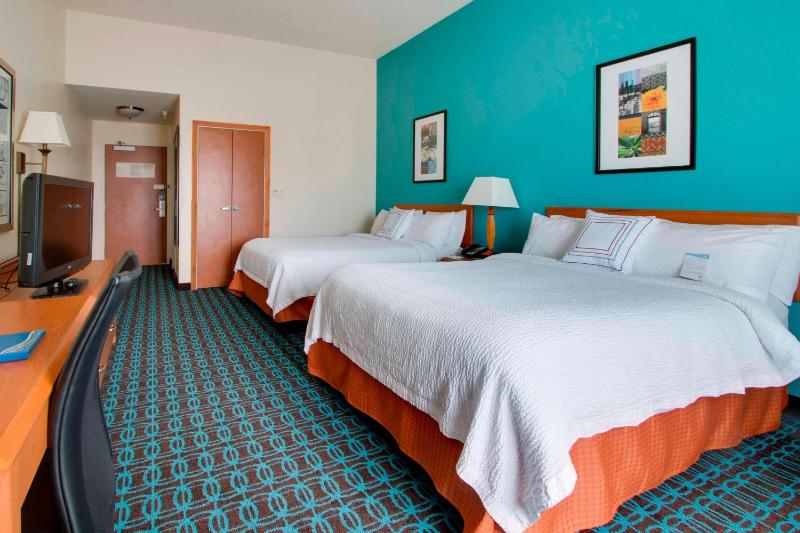 Queen Room with 2 Queen Beds image 3