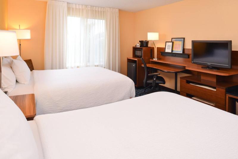 Queen Room with Two Queen Beds image 3