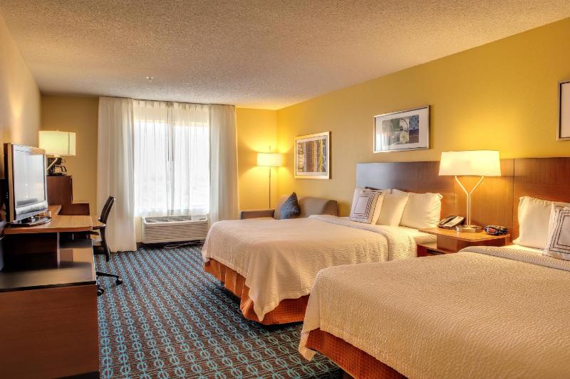 Queen Room with Two Queen Beds image 3