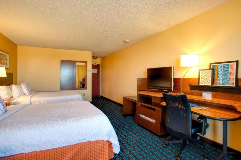 Queen Room with Two Queen Beds image 2