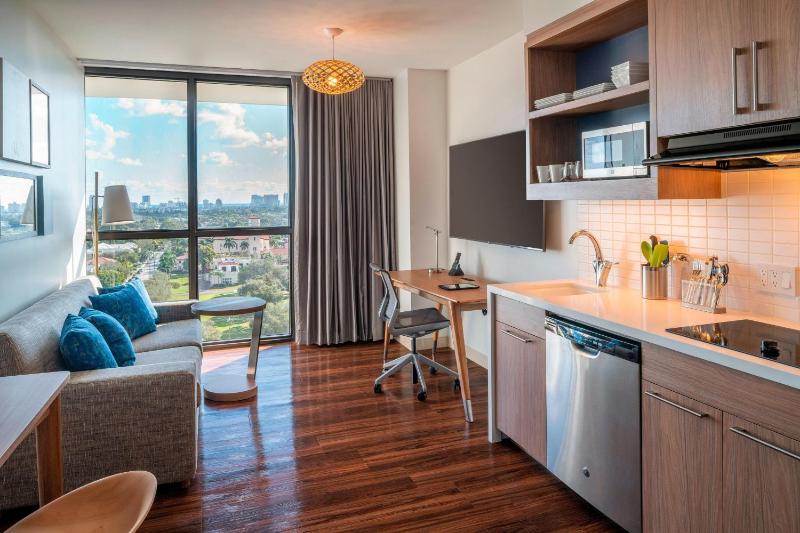 Flagler Suite, 1 Bedroom Larger Suite, 1 King image 3