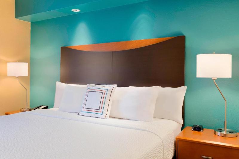 Deluxe King Room with Sofa Bed image 4