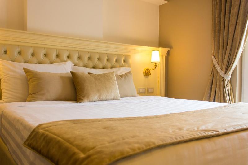 Standard Double Room image 3