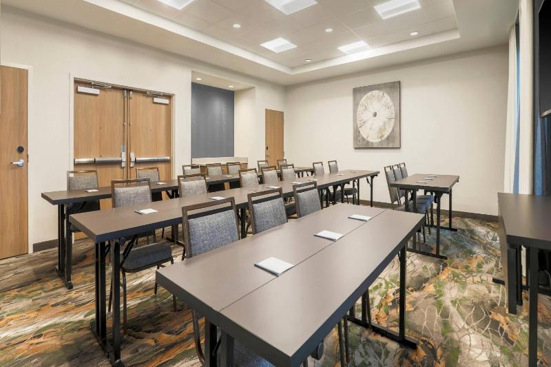 Fairfield Inn & Suites by Marriott Cape Coral/North Fort Myers - image 7