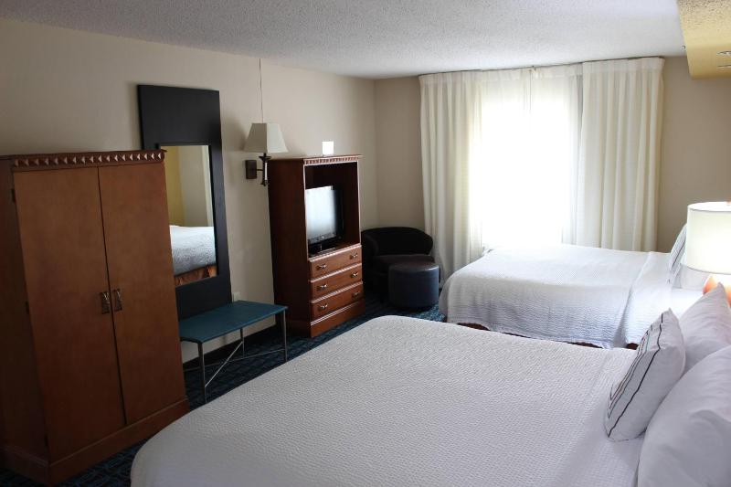 One-Bedroom Suite with Two King Beds and Sofa Bed image 4