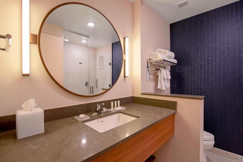 King Suite with Sofa Bed and Skyline View image 2