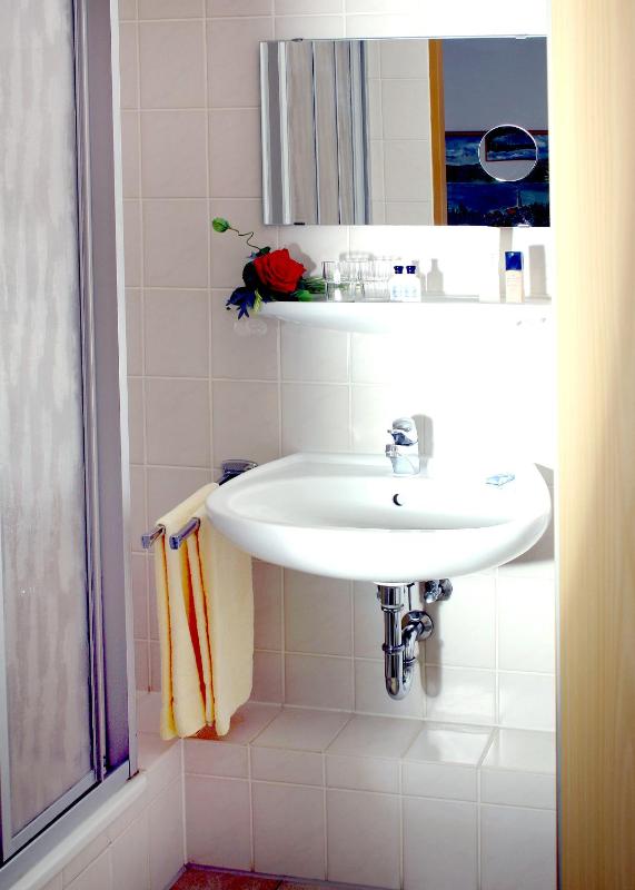 Single Room image 4