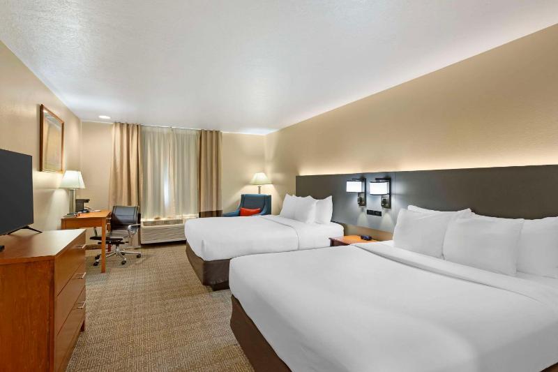Queen Room with Two Queen Beds - Pet Friendly/Non-Smoking image 1