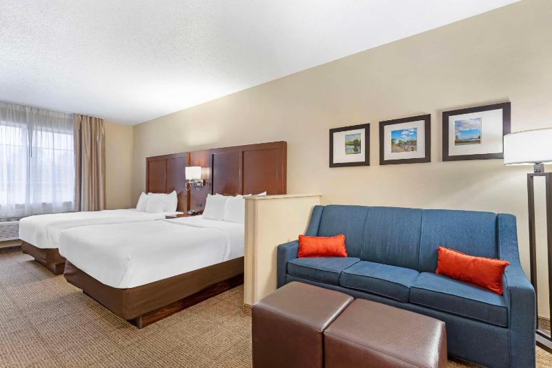 Queen Suite with Two Queen Beds - Non-Smoking image 1
