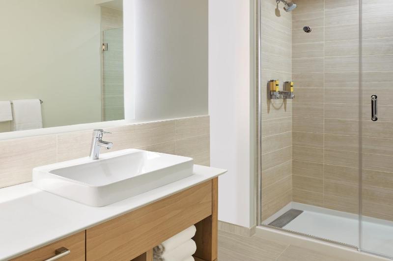 Standard King Room image 1