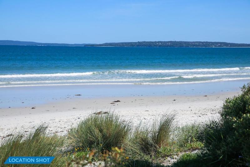A Touch Of Paradise - 4 Min Walk to Beach - image 22