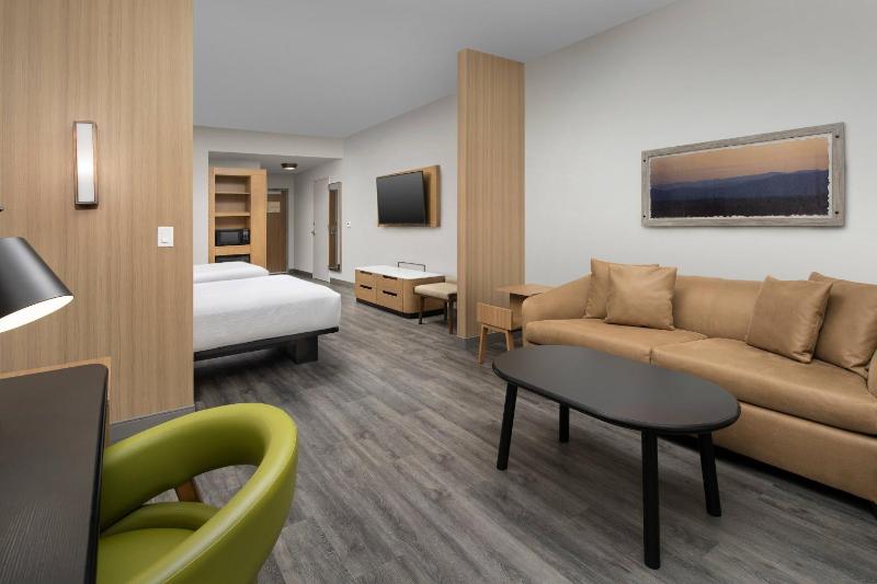 Queen Suite image 3