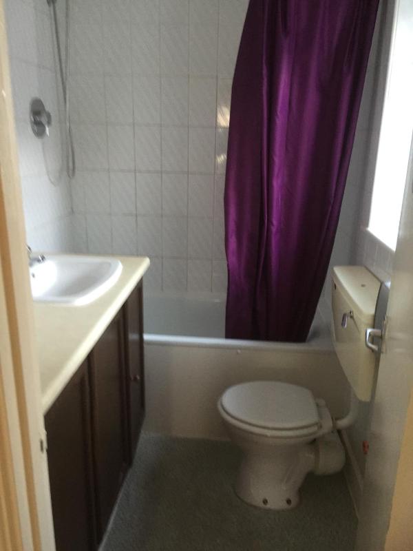 Budget Double Room with Shared Bathroom image 3