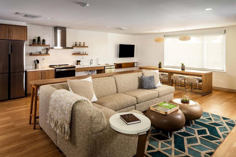 Studio Commons, 4 Bedroom Suite, 4 King, Sofa bed image 4