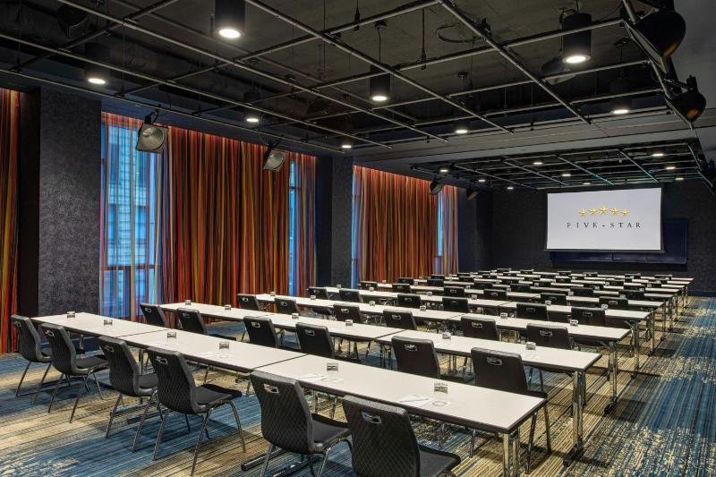 Element by Marriott Philadelphia Downtown - image 9