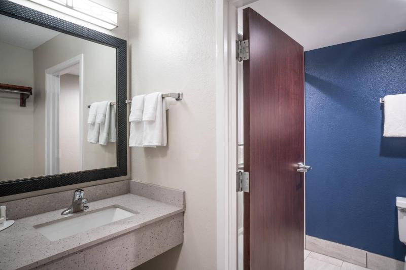 King Room image 3