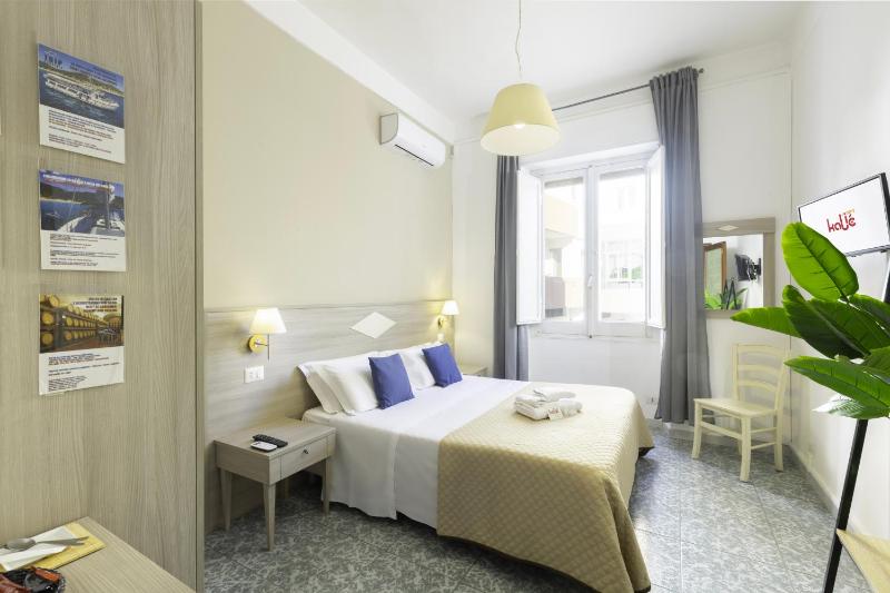 Standard Single Room with Shared Bathroom image 4