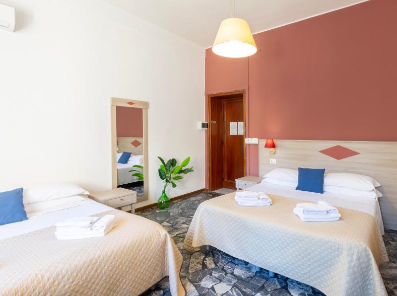 Quadruple Room with Shared Bathroom image 3