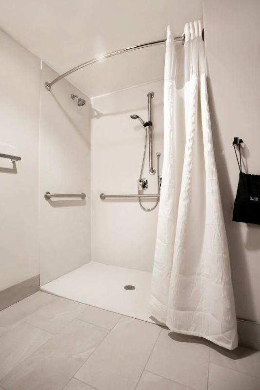 Queen Room with Two Queen Beds and Adapted Tub - Mobility and Hearing Accessible image 2