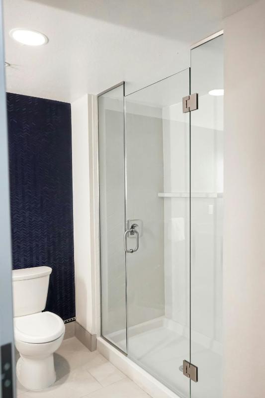 King Room image 2