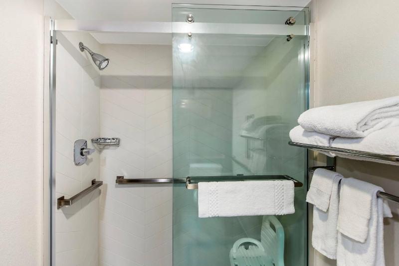King Room - Hearing Accessible image 2