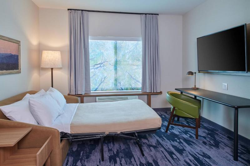 Suite, 1 King, Sofa bed image 3