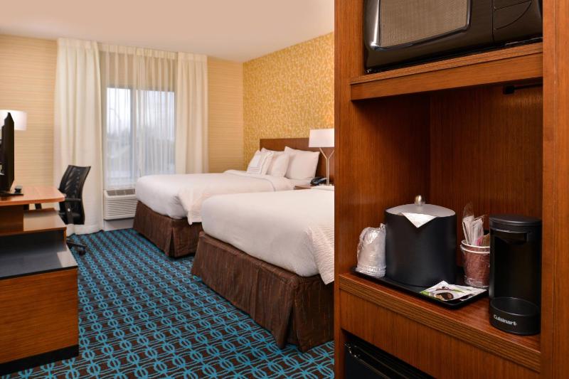 Queen Room with River View image 3