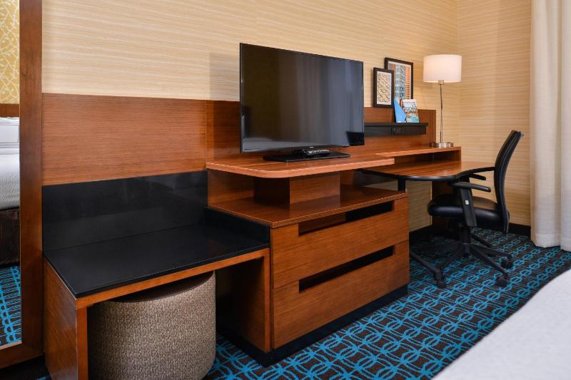 King Guest Room image 3