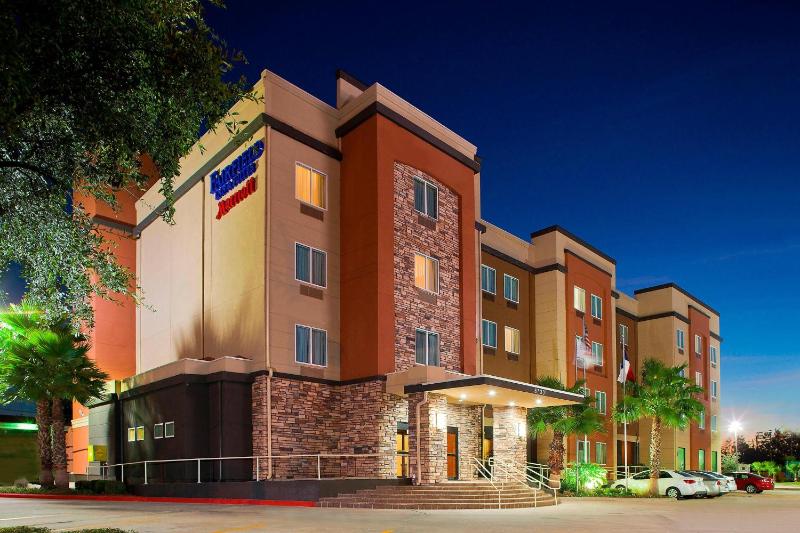 Fairfield Inn & Suites by Marriott Houston Hobby Airport - image 13