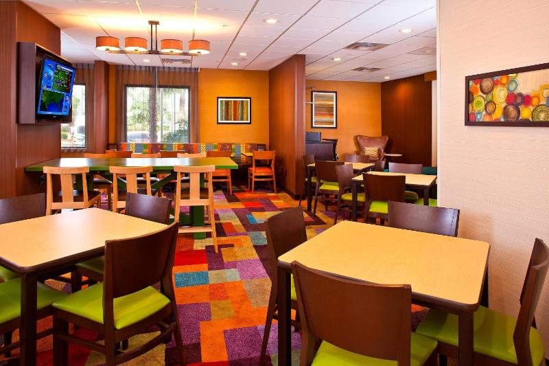 Fairfield Inn & Suites by Marriott Houston Hobby Airport - image 10