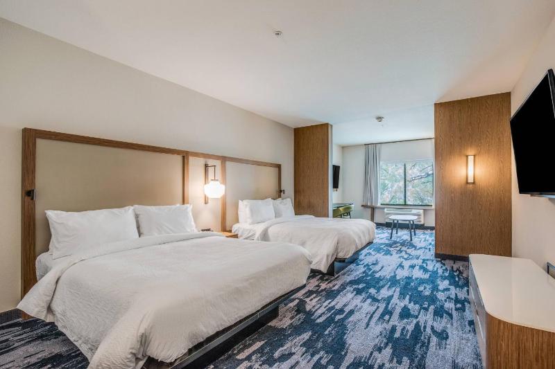 Suite, 2 Queen, Sofa bed image 2